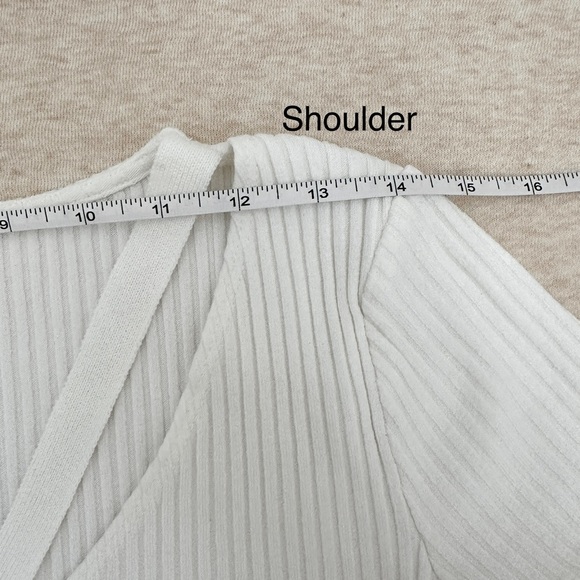 Zara Women’s Cream Ribbed V-Neck Button Viscose Crop Top Size L - Picture 6 of 11